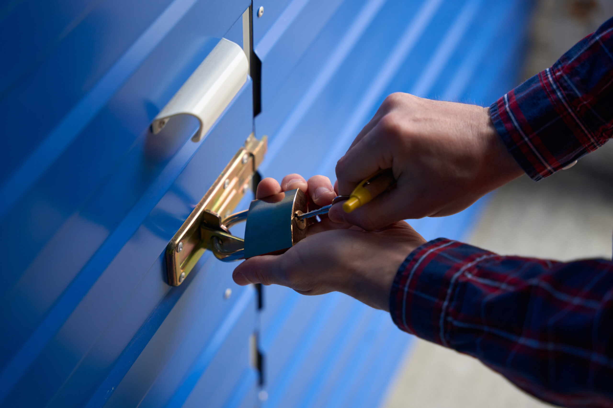 Securely locking a storage unit.